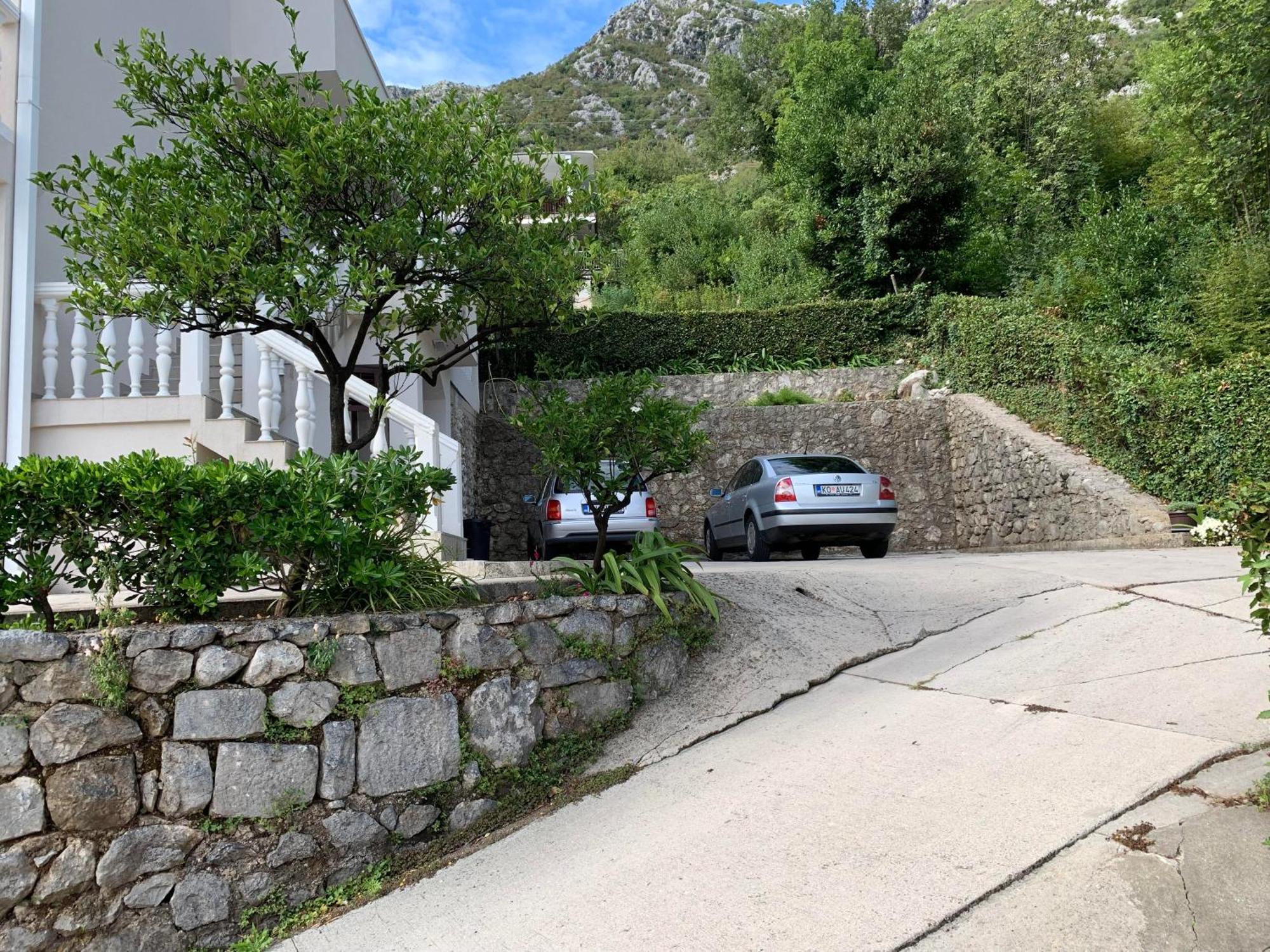 Apartments Villa Radonic Donji Morinj Luaran gambar