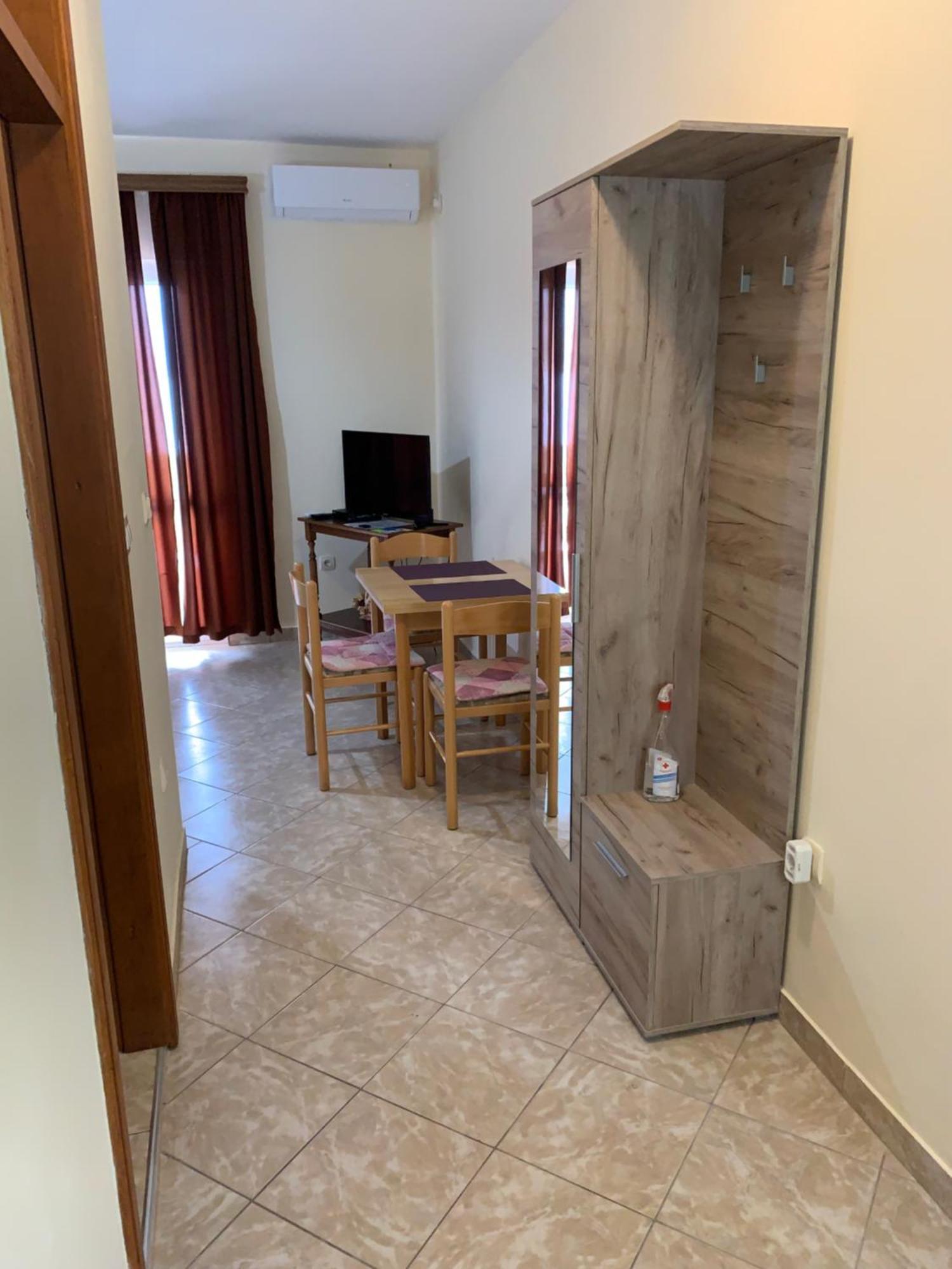 Apartments Villa Radonic Donji Morinj Luaran gambar