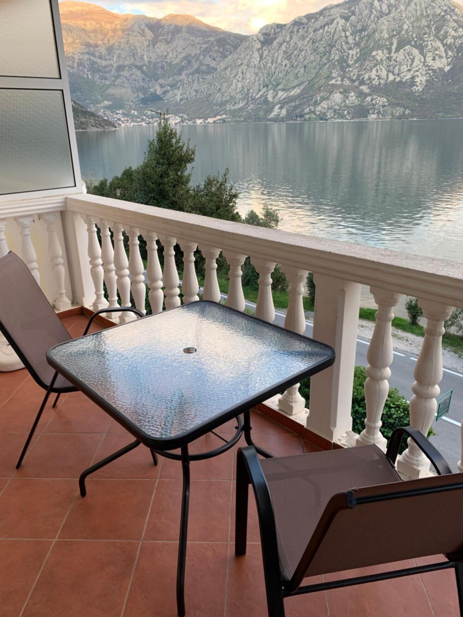 Apartments Villa Radonic Donji Morinj Luaran gambar