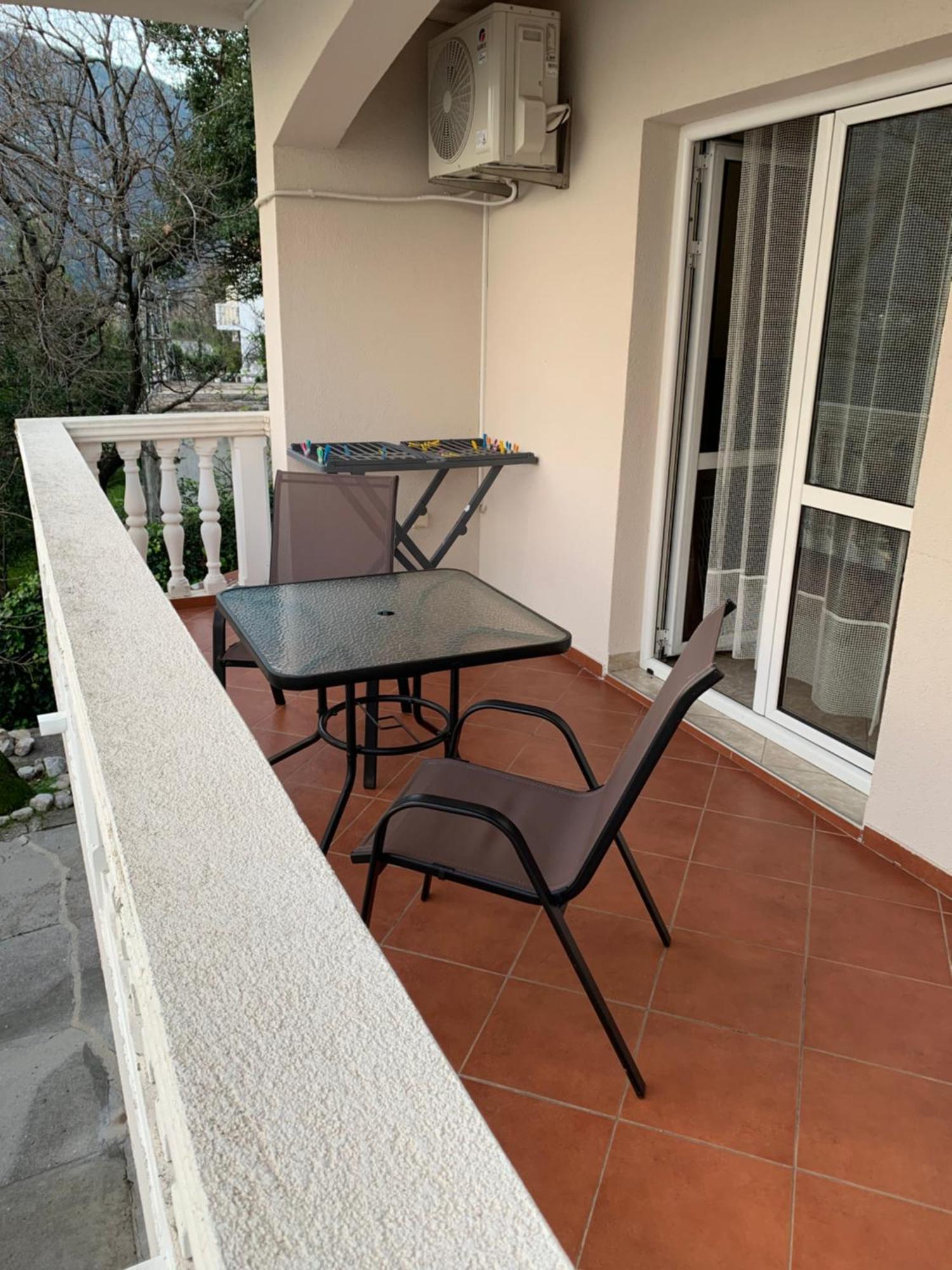 Apartments Villa Radonic Donji Morinj Luaran gambar