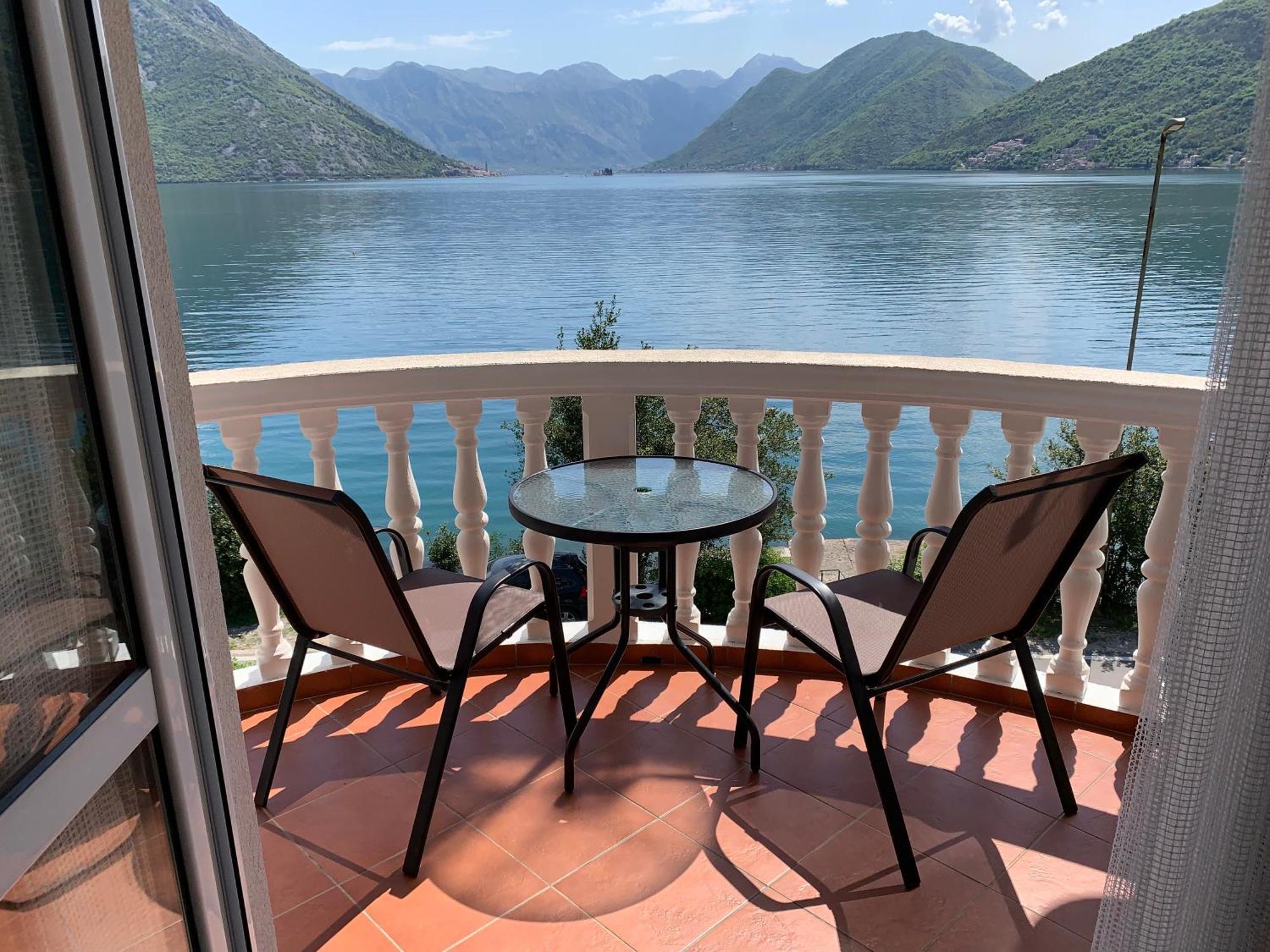 Apartments Villa Radonic Donji Morinj Luaran gambar
