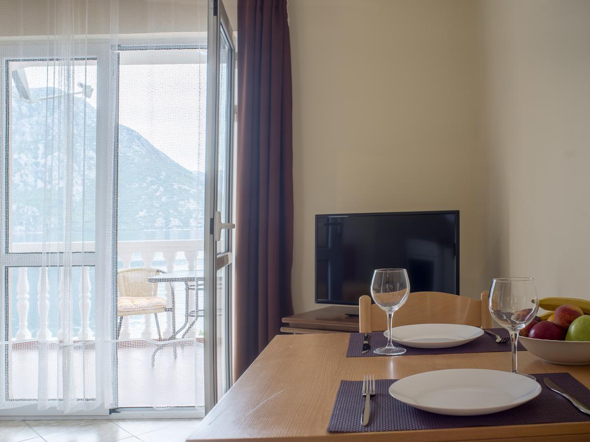Apartments Villa Radonic Donji Morinj Luaran gambar