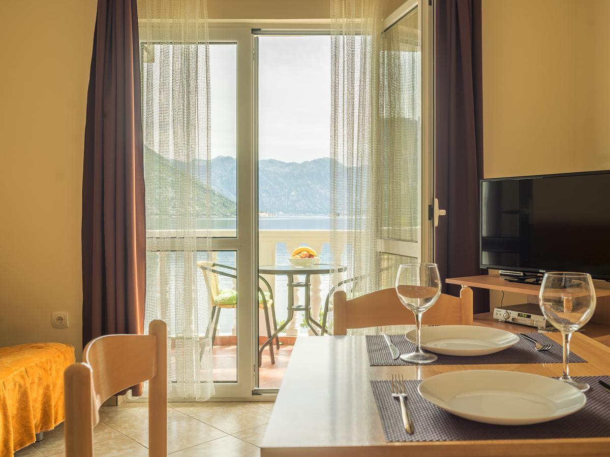 Apartments Villa Radonic Donji Morinj Luaran gambar