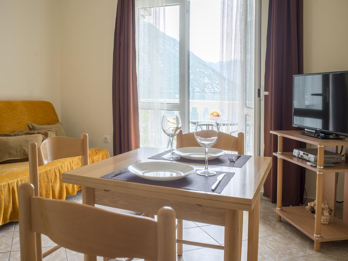 Apartments Villa Radonic Donji Morinj Luaran gambar