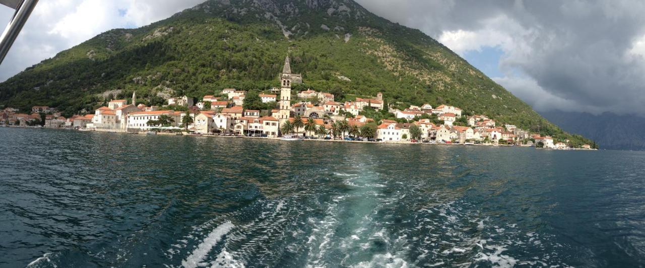Apartments Villa Radonic Donji Morinj Luaran gambar